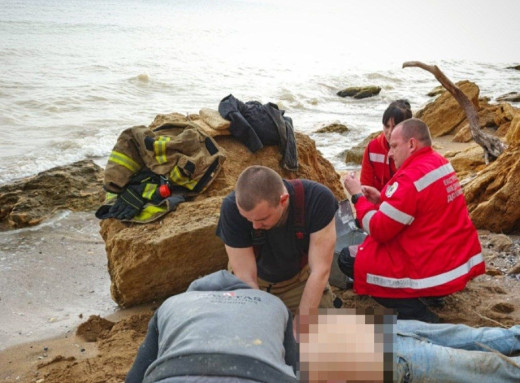 На Одещині двоє чоловіків впали з обриву, один загинув фото