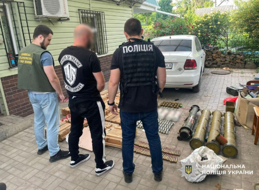 Боротьба з незаконним обігом зброї та боєприпасів: в Україні триває понад 500 обшуків фото Боротьба з незаконним обігом зброї та боєприпасів: в Україні триває понад 500 обшуків фото