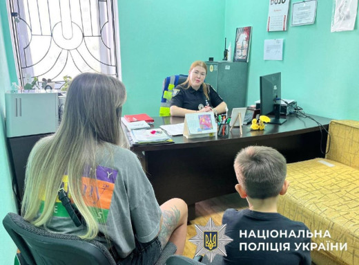 У Києві 6-річний хлопчик спричинив пожежу в будівельному гіпермаркеті фото
