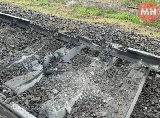 Ворог знову атакував Ніжинщину: рух потягів ускладнено фото
