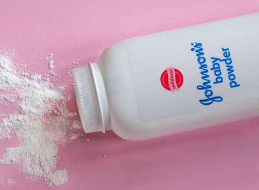 У Британії тисячі людей подали позови проти Johnson & Johnson через дитячу присипку фото