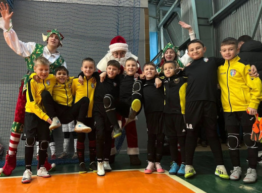 Вихованці Ніжинської дитячої футбольної школи - бронзові призери новорічного турніру  фото