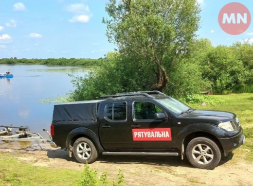 На Чернігівщині з озера рятувальники дістали тіло потопельника фото