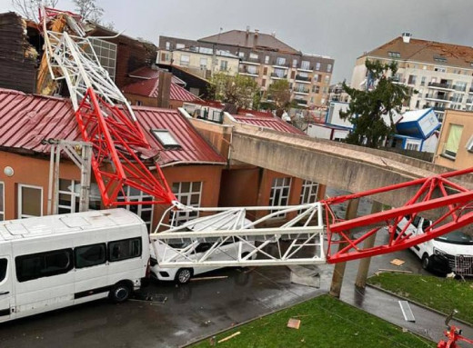 Торнадо пронісся поблизу Парижа: є загиблі та поранені фото