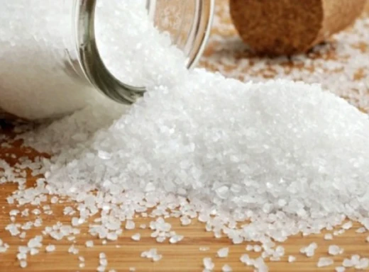Споживання великої кількості солі може призвести до хвороб фото