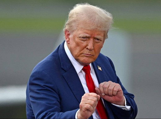 У Чернігові сквер «Казка» перейменують на честь Дональда Трампа фото У Чернігові сквер «Казка» перейменують на честь Дональда Трампа фото