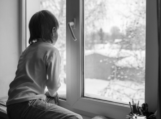 У Чернігові з п’ятого поверху випав 10-річний хлопчик фото