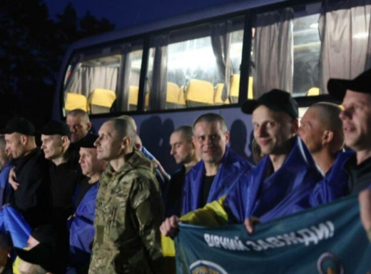 На рідну землю з російського полону повернулися оборонці Чернігівщини фото