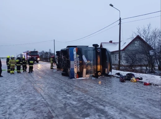 У Польщі автобус з українцям потрапив у ДТП: подробиці фото