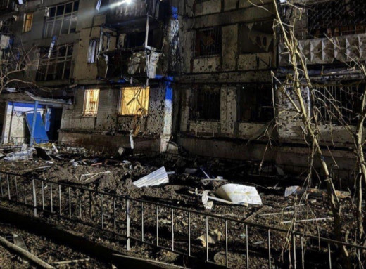 У Дніпрі внаслідок удару дрона постраждали 14 людей, серед них дитина фото