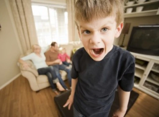 Що робити, якщо у вас агресивна дитина – поради психолога фото