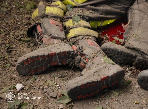 Під час повторного удару росіян по Харкову загинули 5 рятувальників фото