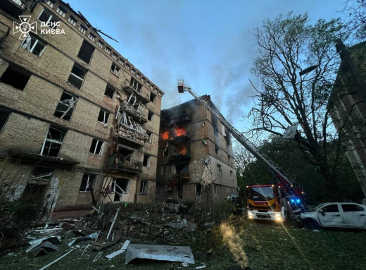 Після масованого удару: у Києві зруйновано під’їзд, десятки поранених і загиблих фото Після масованого удару: у Києві зруйновано під’їзд, десятки поранених і загиблих фото