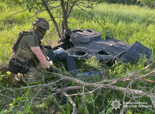 Залишки ворожого ударного БпЛА: на Чернігівщині знешкодили бойову частину безпілотника   фото