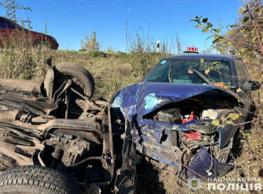 Зіткнення на Чернігівщині: авто перекинулося, троє постраждалих у лікарні фото