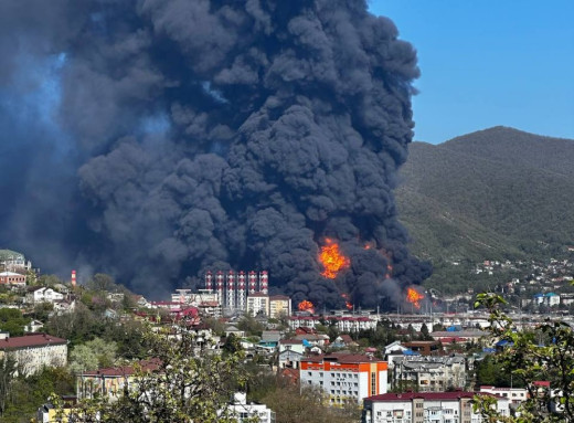 У Туапсе знову уразили НПЗ: після удару спалахнула пожежа фото