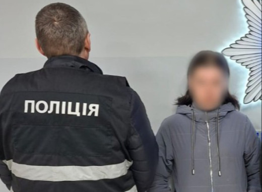 Ніжинські поліцейські затримали підозрювану у збуті наркотиків   фото