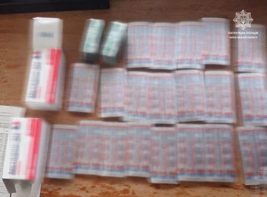 Поліцейські Чернігівщини затримали громадянок, котрі перевозили наркотичні препарати фото