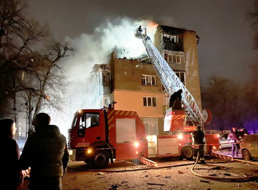 У Чернігові "Шахед" влучив у п'ятиповерхівку: що відомо про наслідки атаки росіян фото