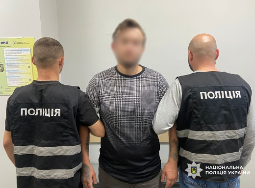 У Ніжині затримали рецидивіста, який пограбував супермаркет фото У Ніжині затримали рецидивіста, який пограбував супермаркет фото