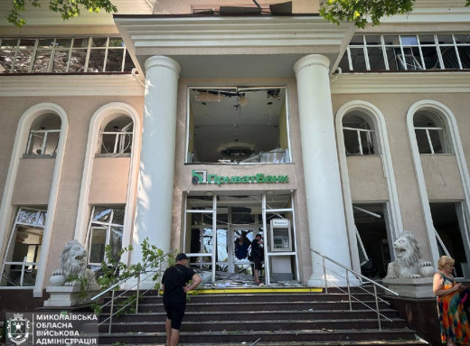 Двоє людей постраждали внаслідок атаки дронів у Миколаєві фото Двоє людей постраждали внаслідок атаки дронів у Миколаєві фото