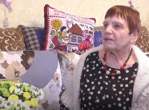 Креативний підхід: 90-річна жінка з Прилук шиє для ЗСУ білизну з перчиком (Відео) фото