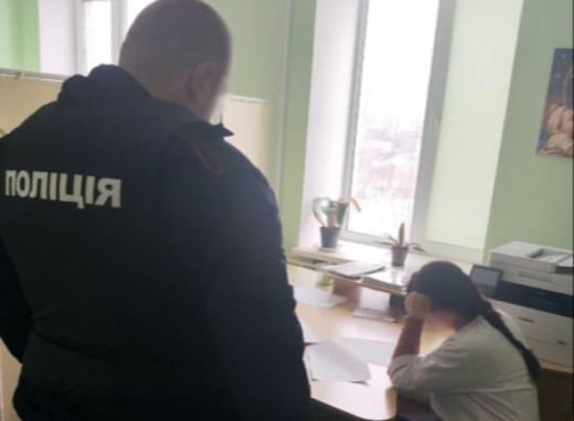 На Чернігівщині викрили лікарку ВЛК, яка налагодила схему ухилення від мобілізації  фото