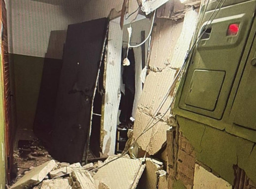 У Києві стався вибух у багатоповерхівці: загинув чоловік, постраждав його батько фото У Києві стався вибух у багатоповерхівці: загинув чоловік, постраждав його батько фото
