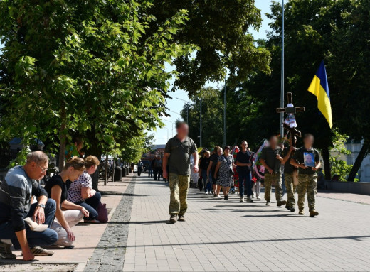 Ніжин провів в останню путь загиблого захисника фото
