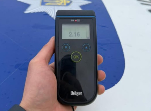 У Ніжині п'яний водій наїхав на пам'ятник: поліцейські притягнули водія до відповідальності фото