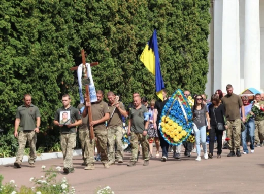 У Ніжині попрощалися із загиблим воїном Олександром Біленком фото