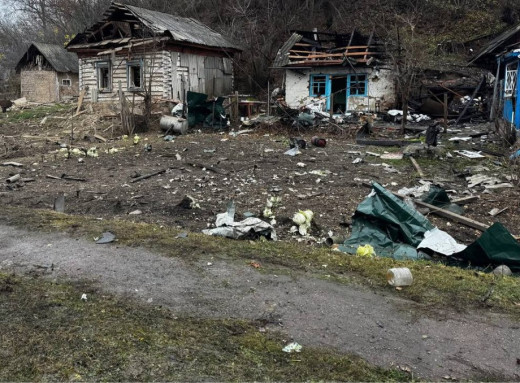 Росіяни атакували прикордоння Чернігівщини дронами та вибухівкою: пошкоджені будинки цивільних фото