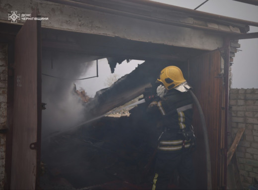 Удари по Ніжинщині та Чернігову: горіли будинки і цивільні об’єкти фото