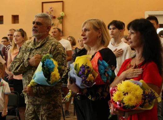 Військовослужбовці привітали школярів із початком навчального року фото
