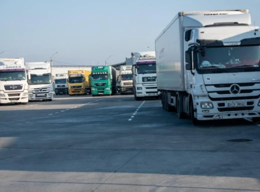 У Ніжинській ТГ заборонили рух вантажівок, маса яких вище 12 та 18 тон фото