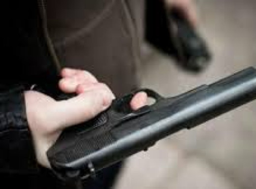 У Чернігові чоловік вистрілив у голову громади, коли той приніс повістку фото