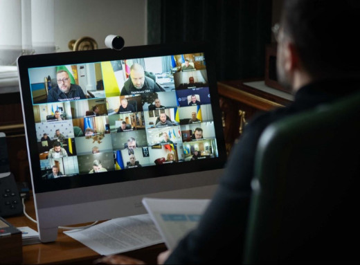 Зеленський поставив дедлайн для громад і міст щодо планів стійкості фото