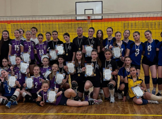 Ніжин — переможець чемпіонату Чернігова з волейболу серед дівчат 2011-2012 року народження фото Ніжин — переможець чемпіонату Чернігова з волейболу серед дівчат 2011-2012 року народження фото