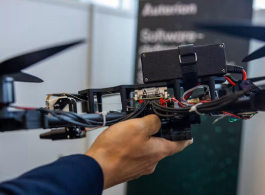 Україна отримає 33 тисячі ШІ-комплектів для дронів від Auterion завдяки контракту з Пентагоном фото Україна отримає 33 тисячі ШІ-комплектів для дронів від Auterion завдяки контракту з Пентагоном фото