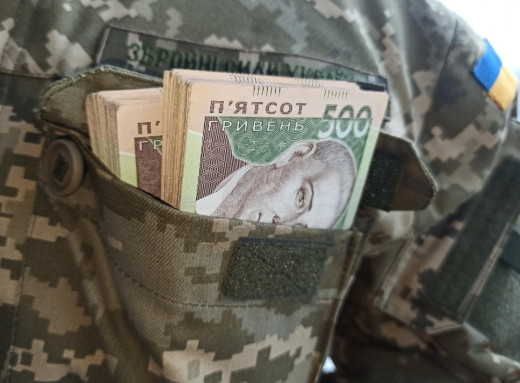 На Чернігівщині в одній з громад платитимуть 20 тисяч гривень за укладання контракту зі ЗСУ фото На Чернігівщині в одній з громад платитимуть 20 тисяч гривень за укладання контракту зі ЗСУ фото