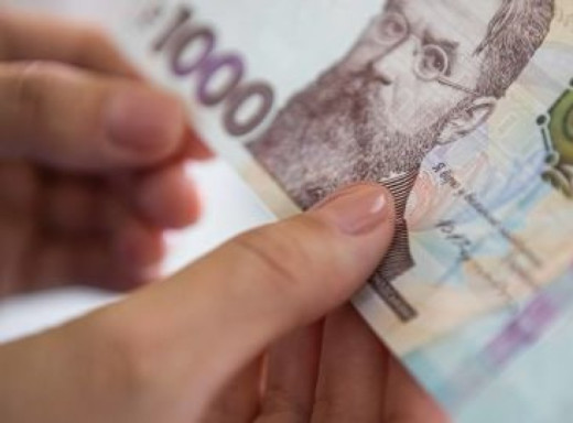 Українцям виплатять по 1000 гривень допомоги у грудні фото