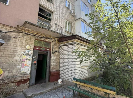 У Кременчуці зафіксовано влучання дрона в будівлю ТЦК та житловий будинок фото У Кременчуці зафіксовано влучання дрона в будівлю ТЦК та житловий будинок фото