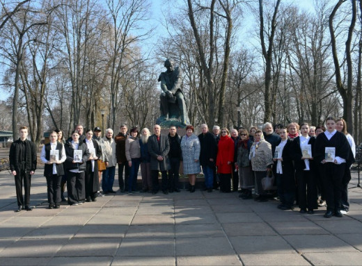 Кобзарю — 211 років: у Ніжині вшанували пам'ять Тараса Шевченка фото