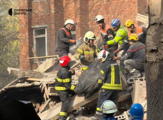 Масована атака по Україні: у Дніпрі постраждалі, під завалами можуть бути люди — є загиблі