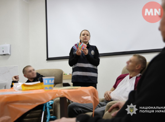 У Чернігові психологи поліції та ДСНС провели сеанс глинотерапії для поранених бійців