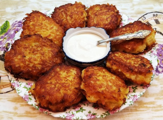 Звичайні деруни – вже не тренд: як приготувати картопляну страву з начинкою, що смакує як у ресторані