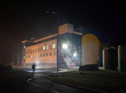 Росіяни вдарили Шахедом по сховищу біля ЧАЕС і спричинили пожежу