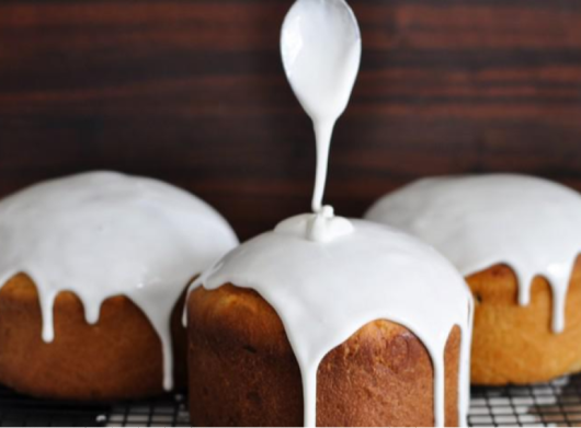 Як зробити ідеальну глазур для паски, що не кришиться: простий рецепт