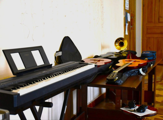 Ніжин отримав музичні інструменти з Латвії для закладів культури