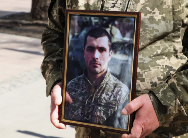 У Ніжині провели в останню путь загиблого воїна - Сергія Дирду